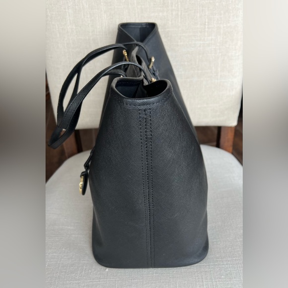 Authentic Michael Kors Genuine Leather Shoulder Bag+a bonus silk scarf - Picture 7 of 13